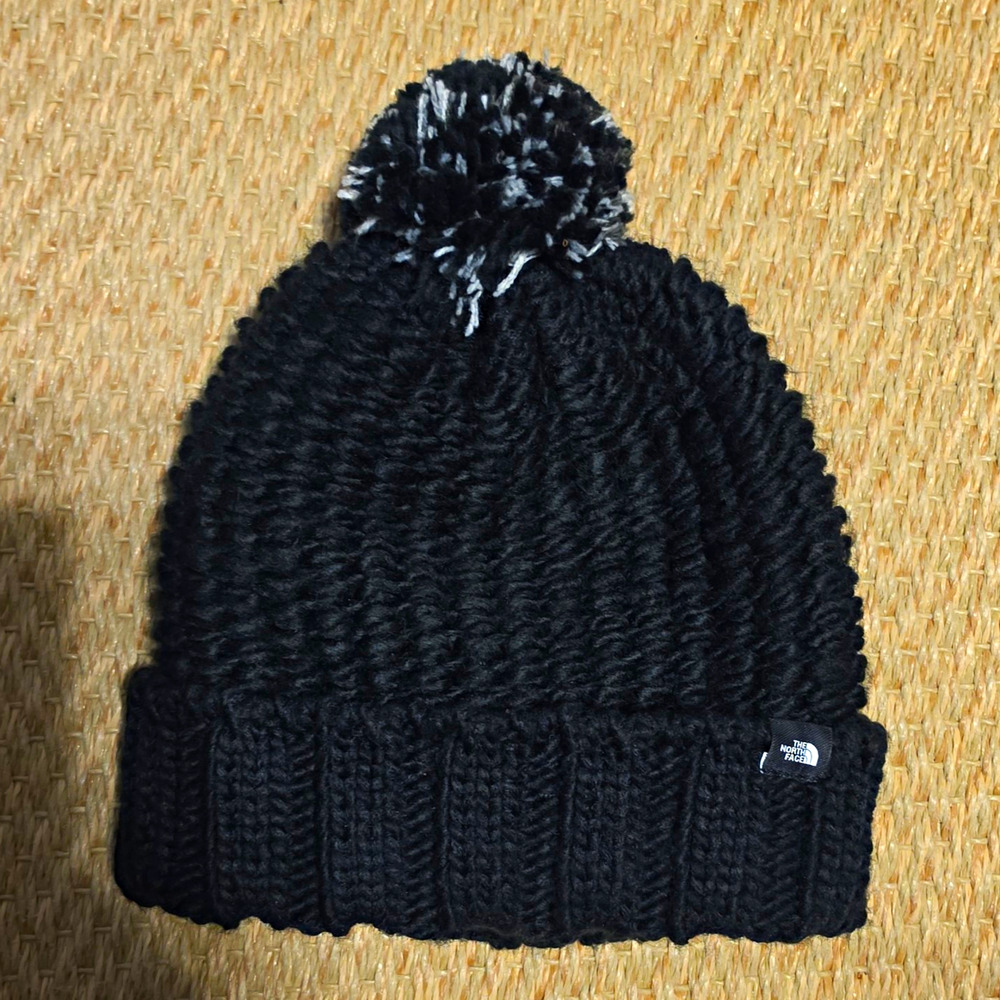 The North Face Women's Cozy Chunky Beanie Black/White Pom Pom OSFM